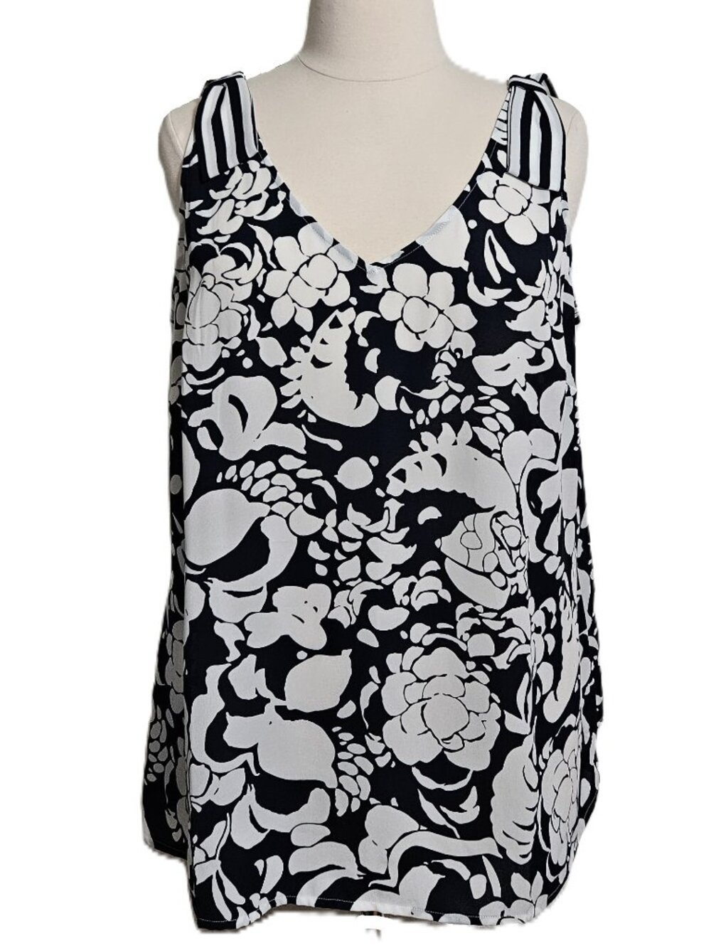 CAbi Mia layering shell with shoulder detail navy/ white floral